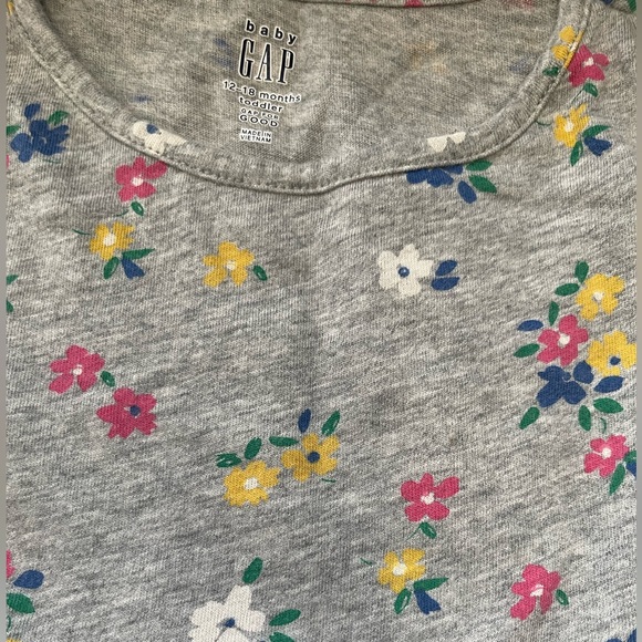 Baby Gap long sleeve grey tshirt with flowers - Picture 3 of 3